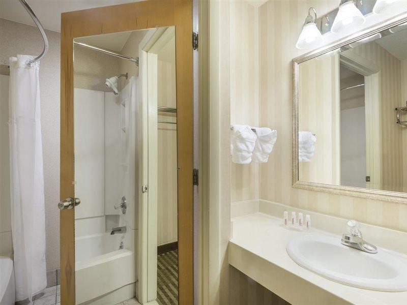 Ramada By Wyndham Columbus North Hotel Westerville Exterior foto