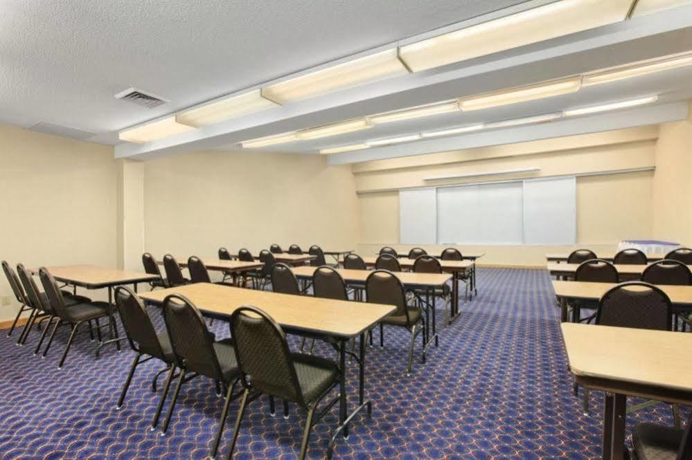 Ramada By Wyndham Columbus North Hotel Westerville Exterior foto