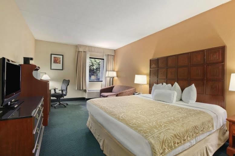 Ramada By Wyndham Columbus North Hotel Westerville Exterior foto